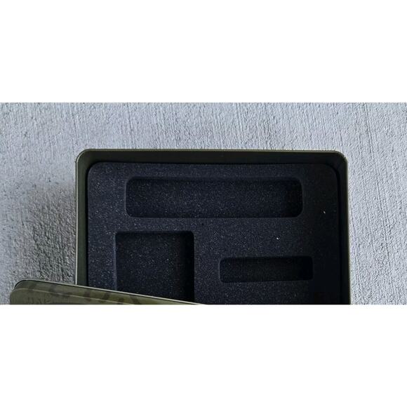 Oakley O Tin Can Rare Collector’s Edition Y2K Red Shift Thump Pro Metal Lens Box - Picture 6 of 7